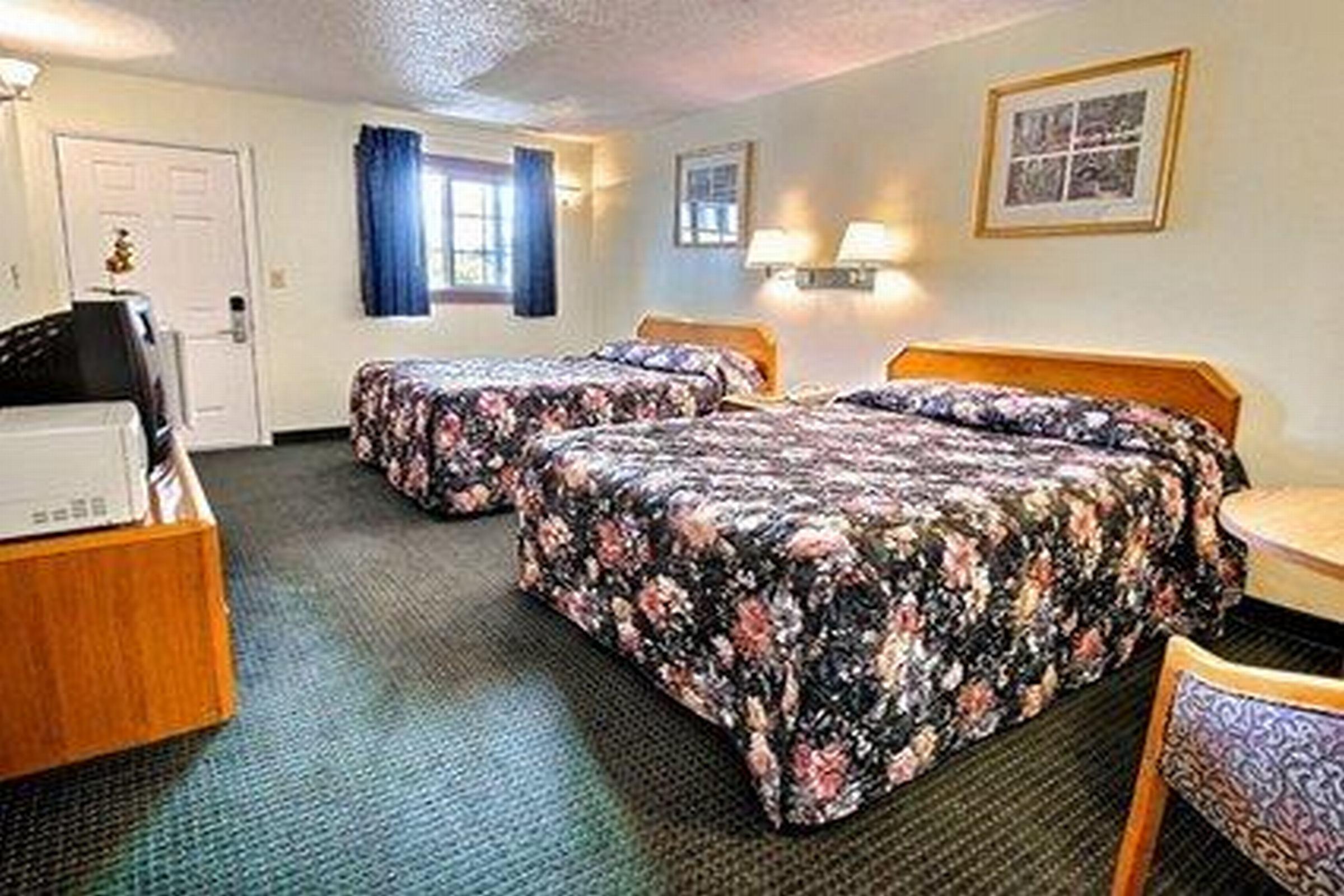 Rodeway Inn Lake George Outlets Exteriér fotografie